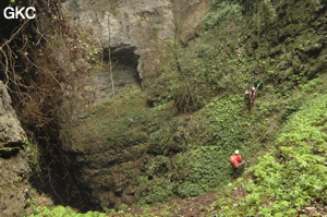 Equipement du puits d'entrée de la grotte de  Xiangshuidong 响水洞 (Fuyan 桴焉, Zheng'an 正安, Zunyi Shi 遵义市, Guizhou 贵州省, Chine)