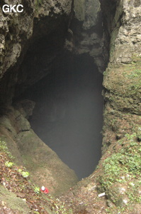 Equipement du puits d'entrée de la grotte de  Xiangshuidong 响水洞 (Fuyan 桴焉, Zheng'an 正安, Zunyi Shi 遵义市, Guizhou 贵州省, Chine)