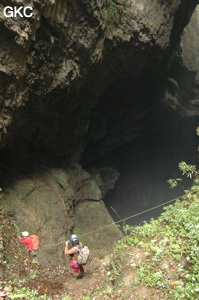 Equipement du puits d'entrée de la grotte de  Xiangshuidong 响水洞 (Fuyuan 郛鄢, Zheng'an 正安, Zunyi Shi 遵义市, Guizhou 贵州省, Chine)