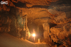 Grotte de Laoyingdong 老鹰洞 (Suiyang 绥阳, Zunyi 遵义市, Guizhou 贵州省, Chine 中国).