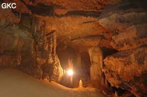 Grotte de Laoyingdong 老鹰洞 (Suiyang 绥阳, Zunyi 遵义市, Guizhou 贵州省, Chine 中国).