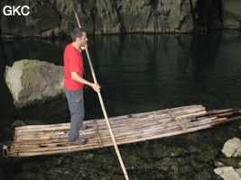 Essai de navigation locale dans la Grotte résurgence de Yanzidong 燕子洞 (Xiantang 羡塘镇, Huishui 惠水, Guizhou 贵州省, Qiannan 黔南, Chine 中国).