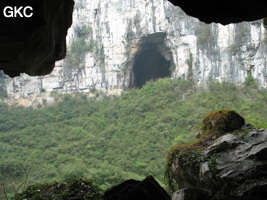 La grotte tunnel fossile de Fuxidong  伏屣洞 (Xiantang 羡塘镇, Huishui 惠水, Guizhou 贵州省, Qiannan 黔南, Chine 中国).