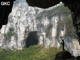 La grotte tunnel fossile de Fuxidong  伏屣洞 (Xiantang 羡塘镇, Huishui 惠水, Guizhou 贵州省, Qiannan 黔南, Chine 中国).