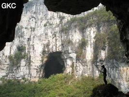 La grotte tunnel fossile de Fuxidong  伏屣洞 (Xiantang 羡塘镇, Huishui 惠水, Guizhou 贵州省, Qiannan 黔南, Chine 中国).