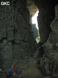 La grotte tunnel fossile de Fuxidong  伏屣洞 (Xiantang 羡塘镇, Huishui 惠水, Guizhou 贵州省, Qiannan 黔南, Chine 中国).