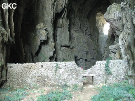 La grotte tunnel fossile de Fuxidong  伏屣洞 (Xiantang 羡塘镇, Huishui 惠水, Guizhou 贵州省, Qiannan 黔南, Chine 中国).