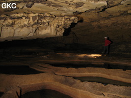 Grotte de Wengdaxiadong 翁达下洞 (Xiantang 羡塘镇, Huishui 惠水, Guizhou 贵州省, Qiannan 黔南, Chine 中国).