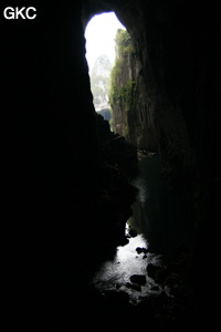 Grotte résurgence de Yanzidong 燕子洞 (Xiantang 羡塘镇, Huishui 惠水, Guizhou 贵州省, Qiannan 黔南, Chine 中国).