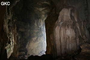 Grotte résurgence de Yanzidong 燕子洞 (Xiantang 羡塘镇, Huishui 惠水, Guizhou 贵州省, Qiannan 黔南, Chine 中国).