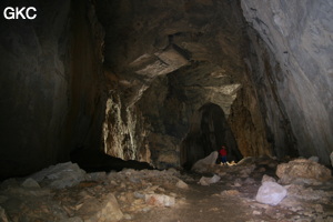 Grotte résurgence de Yanzidong 燕子洞 (Xiantang 羡塘镇, Huishui 惠水, Guizhou 贵州省, Qiannan 黔南, Chine 中国).