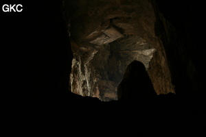 Grotte résurgence de Yanzidong 燕子洞 (Xiantang 羡塘镇, Huishui 惠水, Guizhou 贵州省, Qiannan 黔南, Chine 中国).