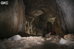 Grotte résurgence de Yanzidong 燕子洞 (Xiantang 羡塘镇, Huishui 惠水, Guizhou 贵州省, Qiannan 黔南, Chine 中国).