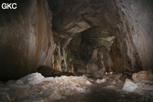 Grotte résurgence de Yanzidong 燕子洞 (Xiantang 羡塘镇, Huishui 惠水, Guizhou 贵州省, Qiannan 黔南, Chine 中国).