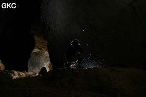 Grotte résurgence de Yanzidong 燕子洞 (Xiantang 羡塘镇, Huishui 惠水, Guizhou 贵州省, Qiannan 黔南, Chine 中国).