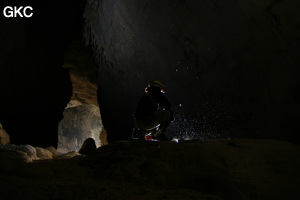 Grotte résurgence de Yanzidong 燕子洞 (Xiantang 羡塘镇, Huishui 惠水, Guizhou 贵州省, Qiannan 黔南, Chine 中国).