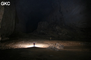 Grotte résurgence de Yanzidong 燕子洞 (Xiantang 羡塘镇, Huishui 惠水, Guizhou 贵州省, Qiannan 黔南, Chine 中国).