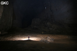 Grotte résurgence de Yanzidong 燕子洞 (Xiantang 羡塘镇, Huishui 惠水, Guizhou 贵州省, Qiannan 黔南, Chine 中国).