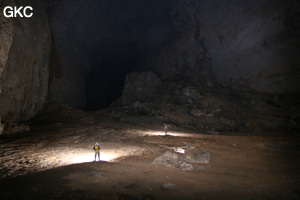 Grotte résurgence de Yanzidong 燕子洞 (Xiantang 羡塘镇, Huishui 惠水, Guizhou 贵州省, Qiannan 黔南, Chine 中国).