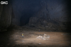 Grotte résurgence de Yanzidong 燕子洞 (Xiantang 羡塘镇, Huishui 惠水, Guizhou 贵州省, Qiannan 黔南, Chine 中国).