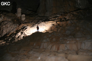 Grotte résurgence de Yanzidong 燕子洞 (Xiantang 羡塘镇, Huishui 惠水, Guizhou 贵州省, Qiannan 黔南, Chine 中国).