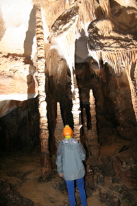 Grotte résurgence de Yanzidong 燕子洞 (Xiantang 羡塘镇, Huishui 惠水, Guizhou 贵州省, Qiannan 黔南, Chine 中国).