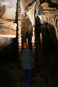 Grotte résurgence de Yanzidong 燕子洞 (Xiantang 羡塘镇, Huishui 惠水, Guizhou 贵州省, Qiannan 黔南, Chine 中国).