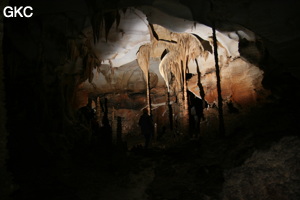 Grotte résurgence de Yanzidong 燕子洞 (Xiantang 羡塘镇, Huishui 惠水, Guizhou 贵州省, Qiannan 黔南, Chine 中国).