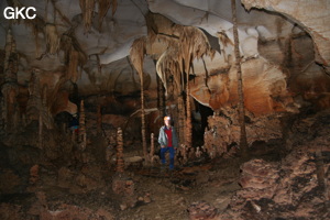 Grotte résurgence de Yanzidong 燕子洞 (Xiantang 羡塘镇, Huishui 惠水, Guizhou 贵州省, Qiannan 黔南, Chine 中国).