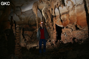 Grotte résurgence de Yanzidong 燕子洞 (Xiantang 羡塘镇, Huishui 惠水, Guizhou 贵州省, Qiannan 黔南, Chine 中国).