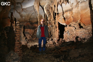 Grotte résurgence de Yanzidong 燕子洞 (Xiantang 羡塘镇, Huishui 惠水, Guizhou 贵州省, Qiannan 黔南, Chine 中国).