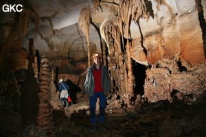 Grotte résurgence de Yanzidong 燕子洞 (Xiantang 羡塘镇, Huishui 惠水, Guizhou 贵州省, Qiannan 黔南, Chine 中国).