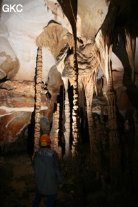 Grotte résurgence de Yanzidong 燕子洞 (Xiantang 羡塘镇, Huishui 惠水, Guizhou 贵州省, Qiannan 黔南, Chine 中国).