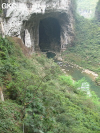 Le porche amont de la grotte-tunnel de Qilongdong 骑龙洞, (Xiantang 羡塘镇, Huishui 惠水, Guizhou 贵州省, Qiannan 黔南, Chine 中国).