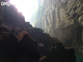 Grotte résurgence de Yanzidong 燕子洞 (Xiantang 羡塘镇, Huishui 惠水, Guizhou 贵州省, Qiannan 黔南, Chine 中国).