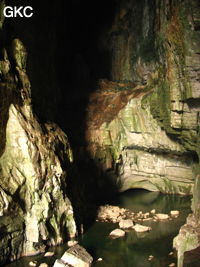 Grotte résurgence de Yanzidong 燕子洞 (Xiantang 羡塘镇, Huishui 惠水, Guizhou 贵州省, Qiannan 黔南, Chine 中国).