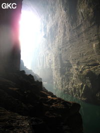 Miroir de faille en rive droite, Grotte résurgence de Yanzidong 燕子洞 (Xiantang 羡塘镇, Huishui 惠水, Guizhou 贵州省, Qiannan 黔南, Chine 中国).