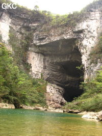 Le porche d'entrée de la grotte-perte de Wengdaxiadong 翁达下洞 (Xiantang 羡塘镇, Huishui 惠水, Guizhou 贵州省, Qiannan 黔南, Chine 中国).