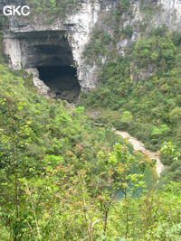 Le porche d'entrée de la grotte-perte de Wengdaxiadong 翁达下洞 (Xiantang 羡塘镇, Huishui 惠水, Guizhou 贵州省, Qiannan 黔南, Chine 中国).