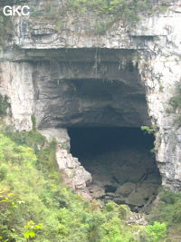 Le porche d'entrée de la grotte-perte de Wengdaxiadong 翁达下洞 (Xiantang 羡塘镇, Huishui 惠水, Guizhou 贵州省, Qiannan 黔南, Chine 中国).