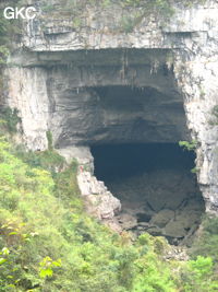 Le porche d'entrée de la grotte-perte de Wengdaxiadong 翁达下洞 (Xiantang 羡塘镇, Huishui 惠水, Guizhou 贵州省, Qiannan 黔南, Chine 中国).