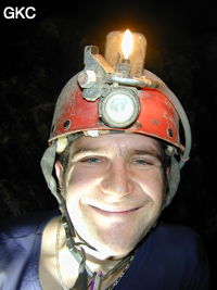 Nicolas Faure dans la grotte de Yindong (Baoji, Panxian, Liupanshui, Guizhou).