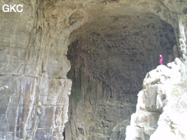 La grotte tunnel fossile de Fuxidong  伏屣洞 (Xiantang 羡塘镇, Huishui 惠水, Guizhou 贵州省, Qiannan 黔南, Chine 中国).