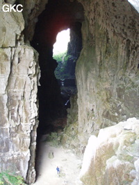 La grotte tunnel fossile de Fuxidong  伏屣洞 (Xiantang 羡塘镇, Huishui 惠水, Guizhou 贵州省, Qiannan 黔南, Chine 中国).