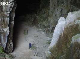 La grotte tunnel fossile de Fuxidong  伏屣洞 (Xiantang 羡塘镇, Huishui 惠水, Guizhou 贵州省, Qiannan 黔南, Chine 中国).