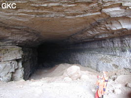 Galerie d'entrée de la grotte de Pixiaodong 皮硝洞 - réseau de Shuanghedong 双河洞 - (Wenquan, Suiyang 绥阳, Zunyi 遵义市, Guizhou 贵州省, Chine 中国)