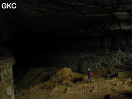 Galerie d'entrée de la grotte de Pixiaodong 皮硝洞 - réseau de Shuanghedong 双河洞 - (Wenquan, Suiyang 绥阳, Zunyi 遵义市, Guizhou 贵州省, Chine 中国)