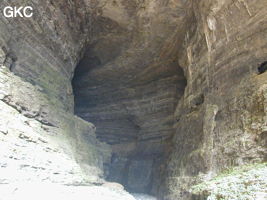 La vaste galerie d'entrée de la grotte-perte de Xiadong 下洞 - réseau de Shuanghedong 双河洞 - (Wenquan, Suiyang 绥阳, Zunyi 遵义市, Guizhou 贵州省, Chine 中国) 