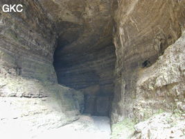 La vaste galerie d'entrée de la grotte-perte de Xiadong 下洞 - réseau de Shuanghedong 双河洞 - (Wenquan, Suiyang 绥阳, Zunyi 遵义市, Guizhou 贵州省, Chine 中国) 